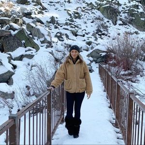 Meet your Posher, Ayliza